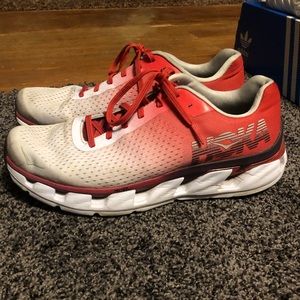 Hoka one one women’s Evelon